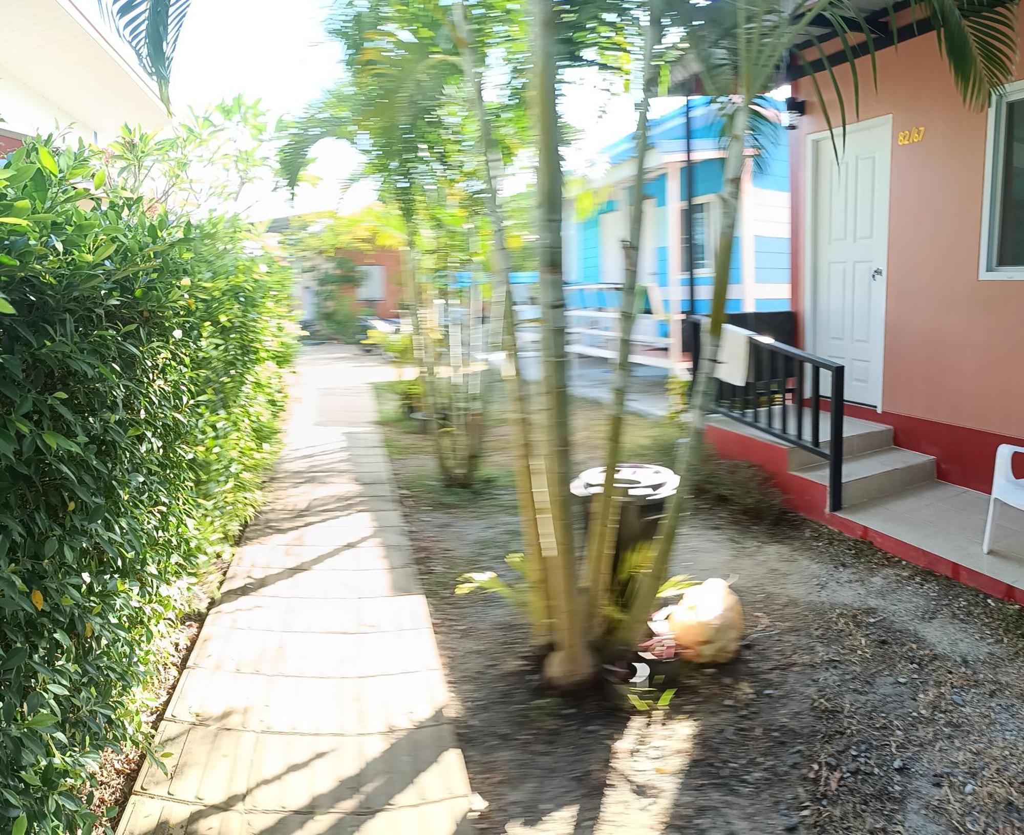 Chill Land House Hotel หาดบางเทา ภายนอก รูปภาพ